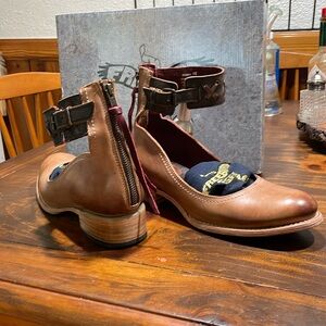 Freebird Moana low stacked heel and ankle strap size 10 Maryjane